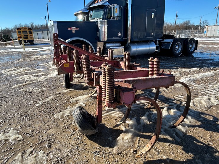 massey-ferguson-127-image-4