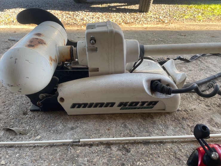 #407-•-minn--kota-trolling-motor-and-fishing-poles-image-5
