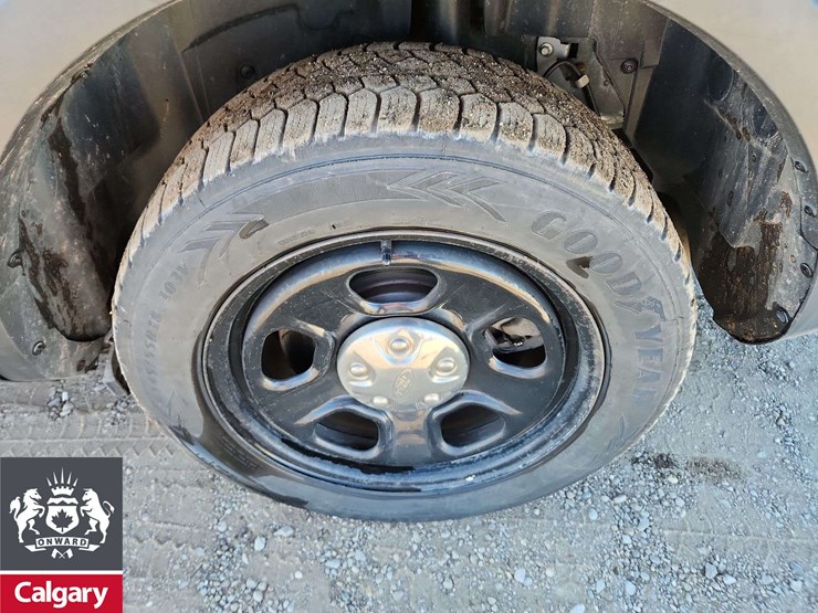 2019-ford-explorer-image-11