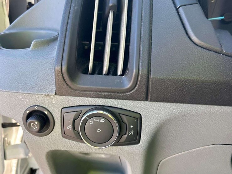 2017-ford-transit-image-13