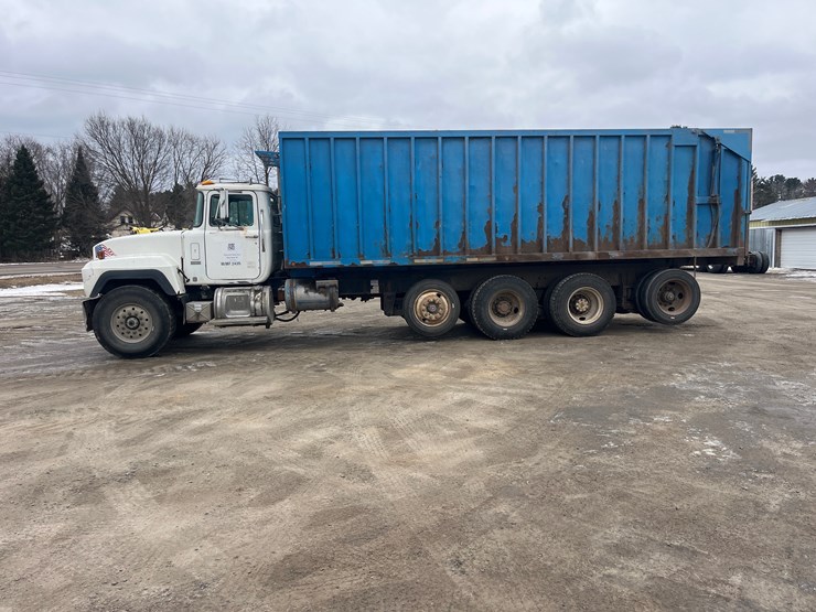 1998-mack-rd690s-image-2