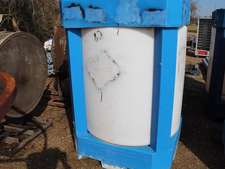 #5143-•-300-gallon-water-tank-image-2