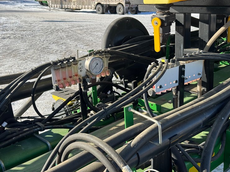 john-deere-1775-image-15