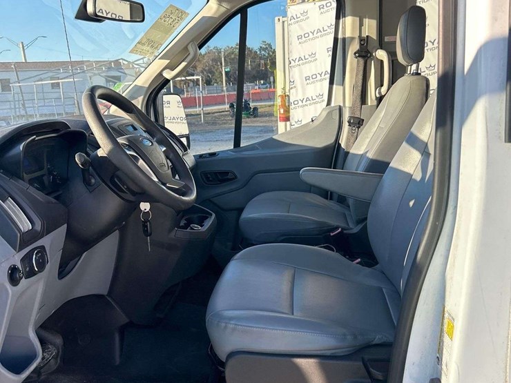 2017-ford-transit-image-12