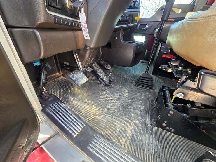 2015-kenworth-t800-image-61