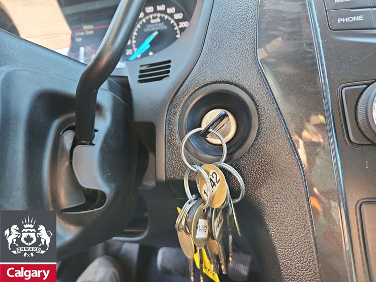 2019-ford-explorer-image-22