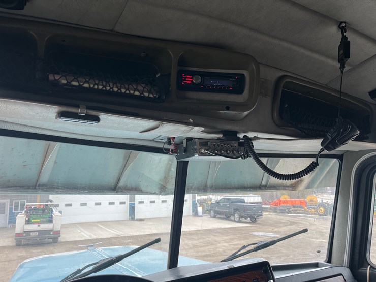 1998-peterbilt-379-image-39