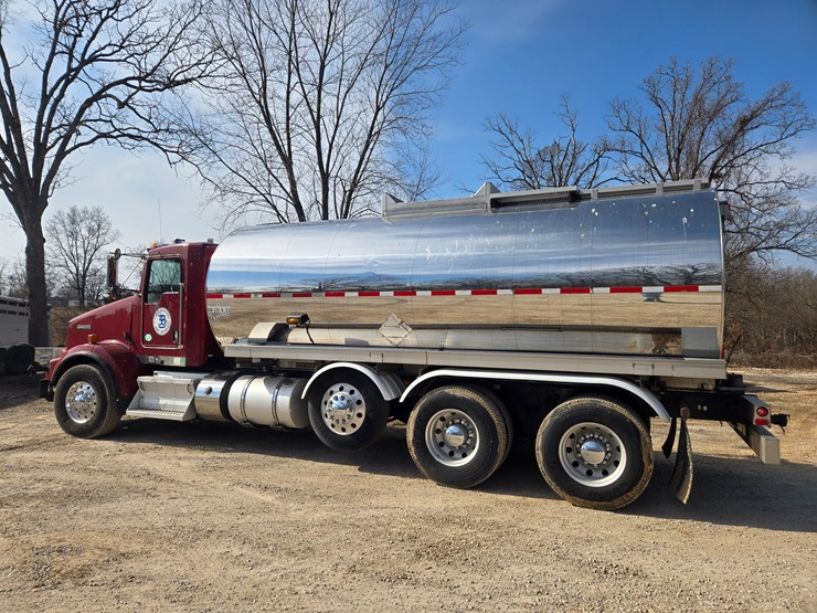 2015-kenworth-t800-image-12