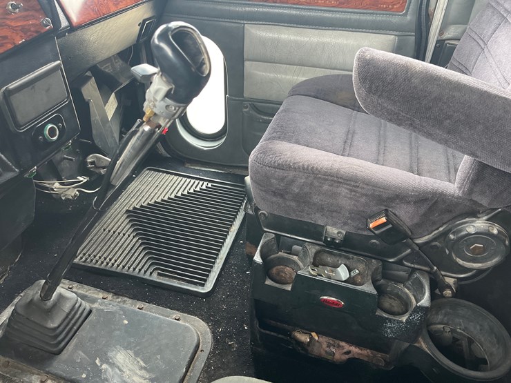 1998-peterbilt-379-image-37