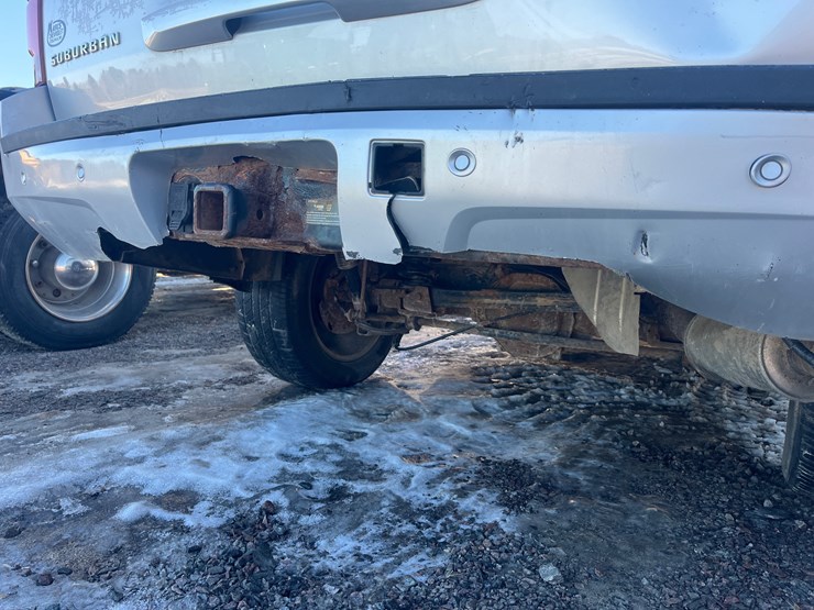 2013-chevrolet-suburban-image-11