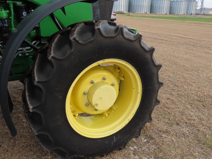2020-john-deere-6105e-image-5