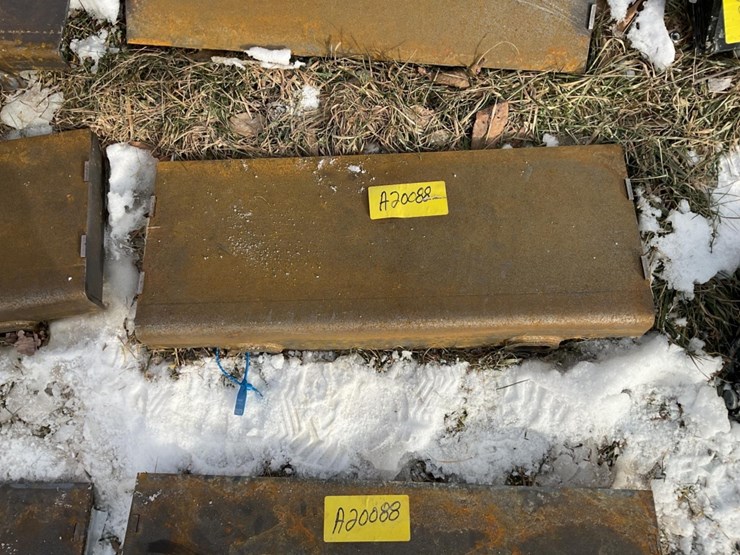 new-unused-giyi-weldable-skid-loader-mount-plate-image-1