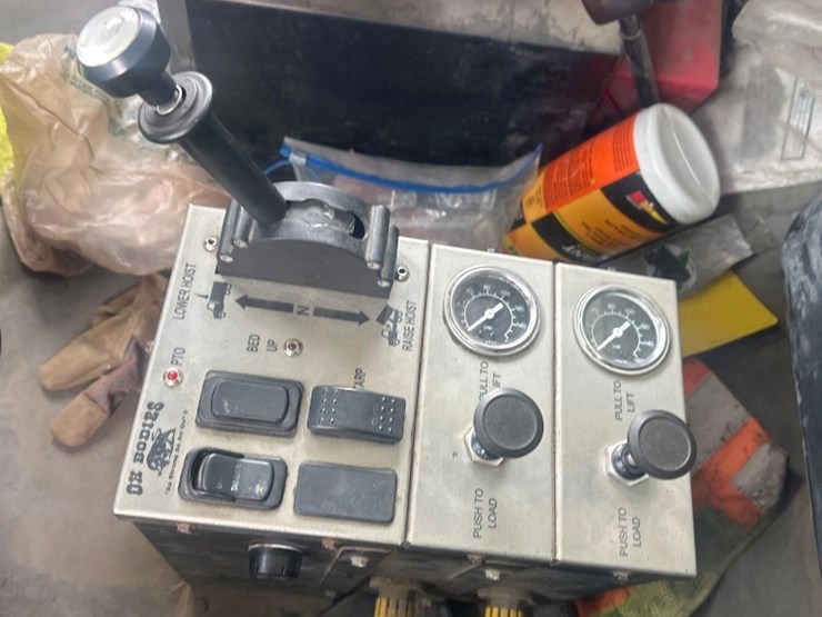 2020-mack-gr64f9-quad/a-dump-truck-image-19