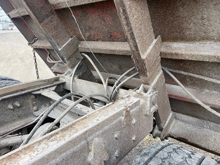 #4884-•-2004-sterling-silage-truck-image-16