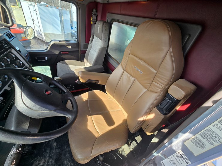 2015-kenworth-t800-image-62