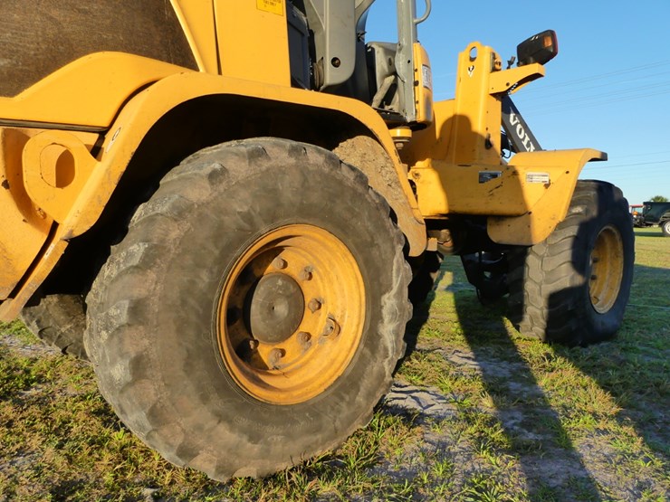 2015-volvo-l30gs-image-5