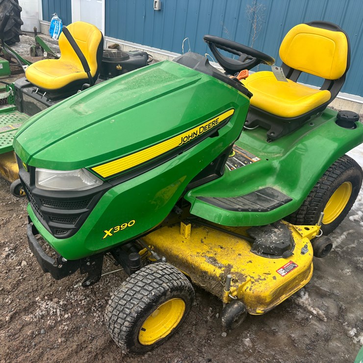 JOHN DEERE X390
