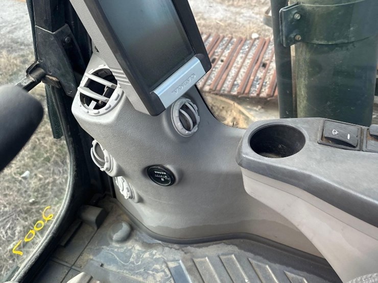 2014-volvo-ec250d-lr-image-17