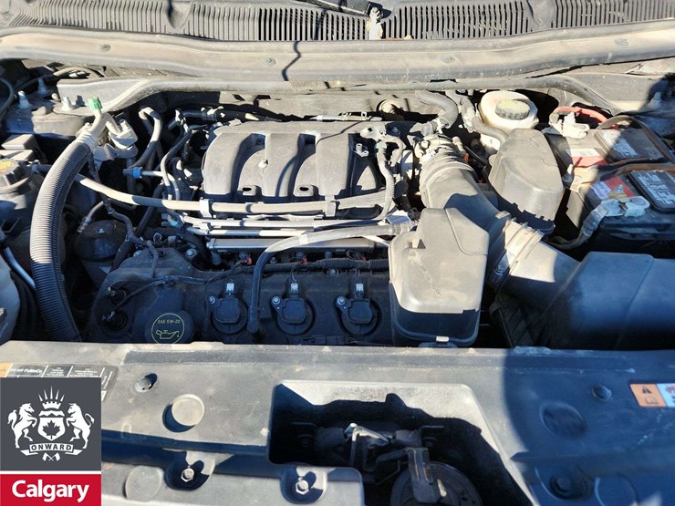 2019-ford-explorer-image-24