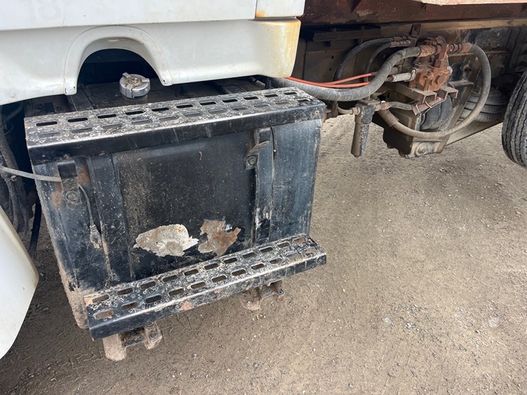 #4884-•-2004-sterling-silage-truck-image-29