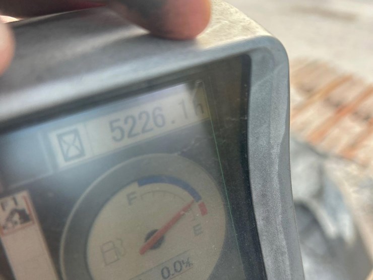 deere-240d-lc-image-14