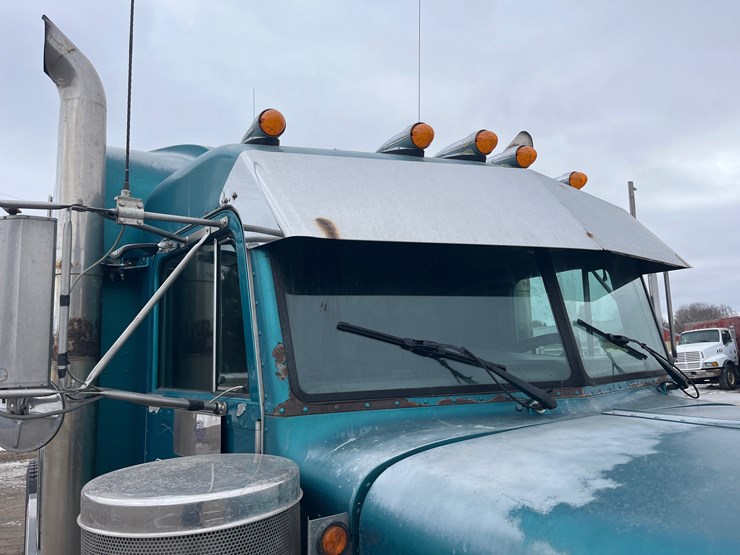 1998-peterbilt-379-image-23