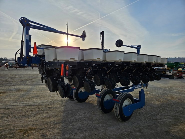 2021-kinze-3500-image-5