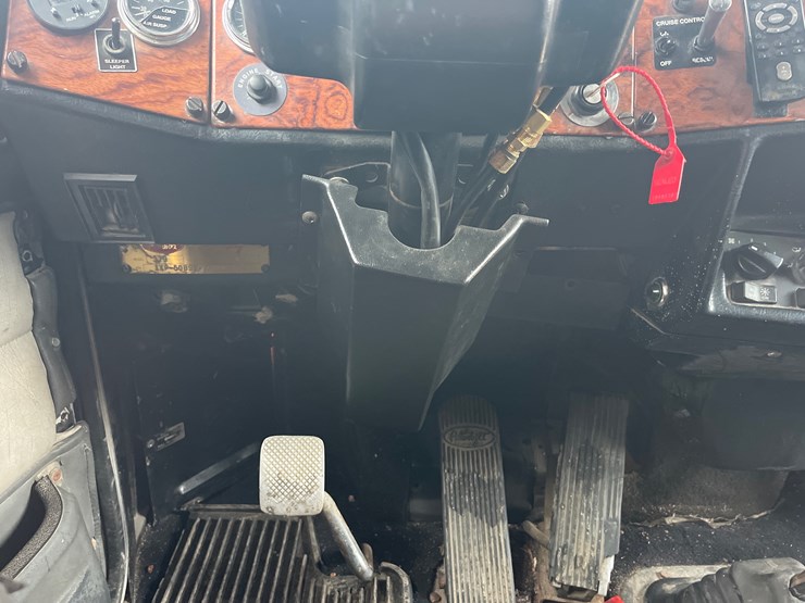 1998-peterbilt-379-image-41
