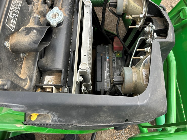 2020-john-deere-1025r-image-11