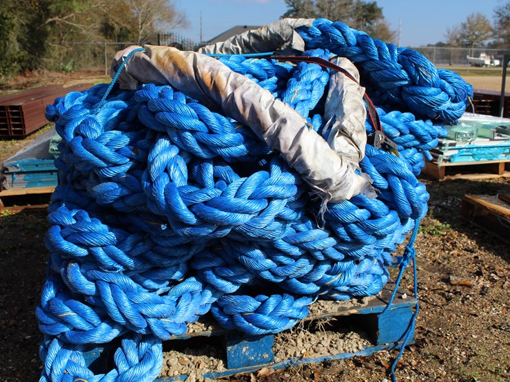 #5121-•-pallet-of-unused-boat-rope-with-loop-on-lens-image-4