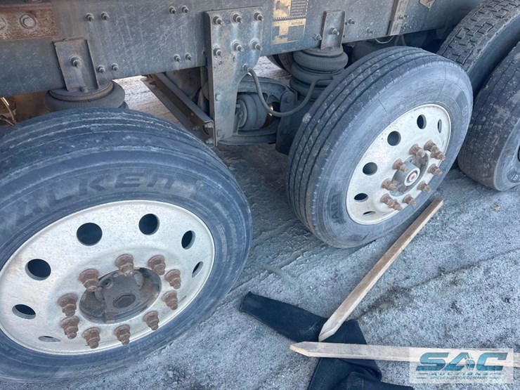 2019-mack-gr64f9-quad/a-dump-truck-image-15