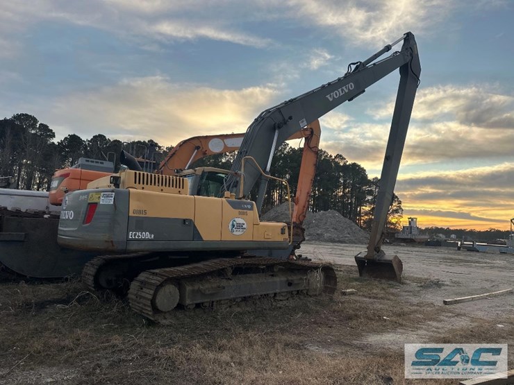 2014-volvo-ec250d-lr-image-2