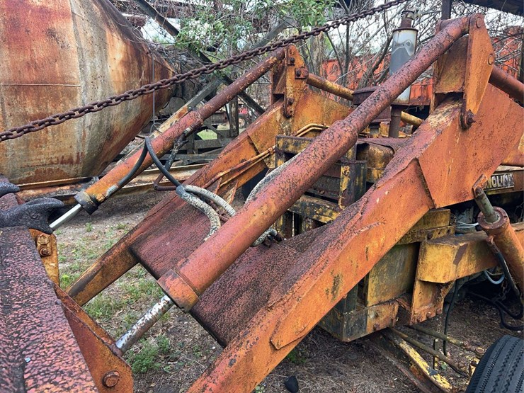 minneapolis-moline-diesel-backhoe-image-11