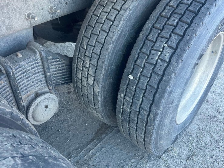 2019-mack-gr64f9-quad/a-dump-truck-image-17