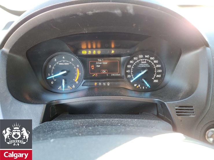 2019-ford-explorer-image-15