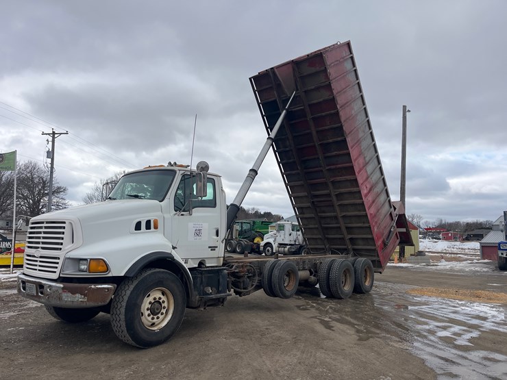 #4884-•-2004-sterling-silage-truck-image-10