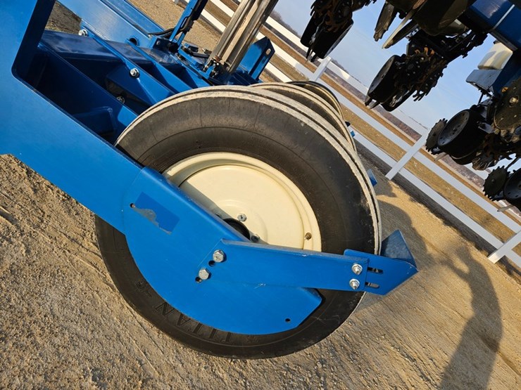 2021-kinze-3500-image-33