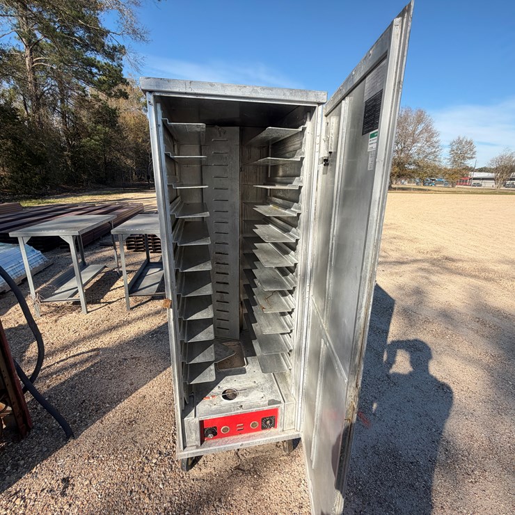 #5119 • METAL CABINET