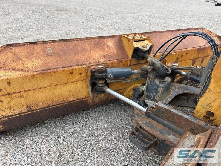 2015-deere-650k-lgp-image-16