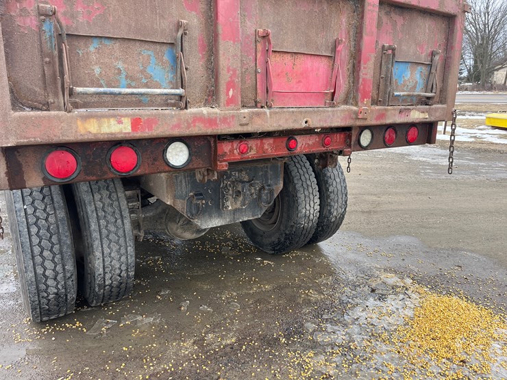 #4884-•-2004-sterling-silage-truck-image-23