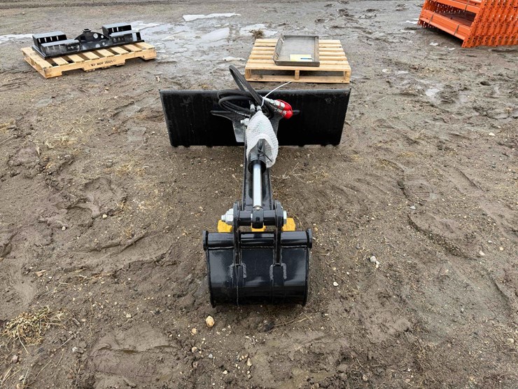 skid-steer-backhoe-attachment-image-4