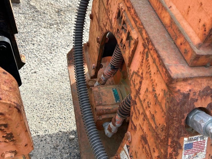 npk-c4c-c4112-excavator-vibratory-compactor/driver-attachment-image-4