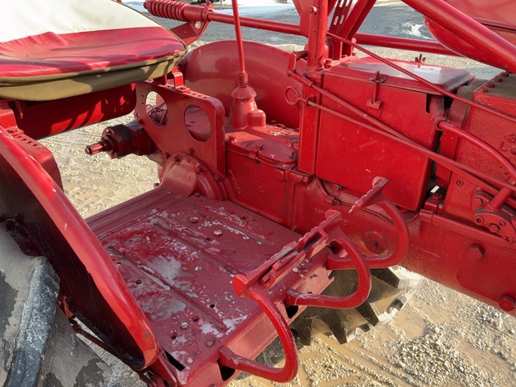 1957-mccormick-farmall-130-image-42