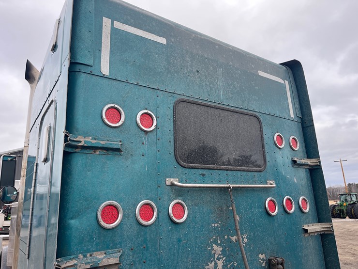1998-peterbilt-379-image-12