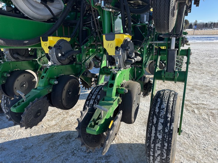 john-deere-1775-image-6