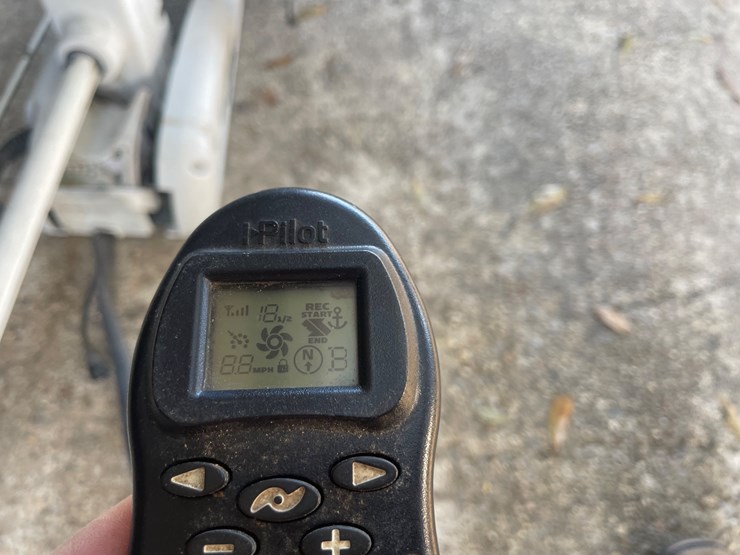 #407-•-minn--kota-trolling-motor-and-fishing-poles-image-8