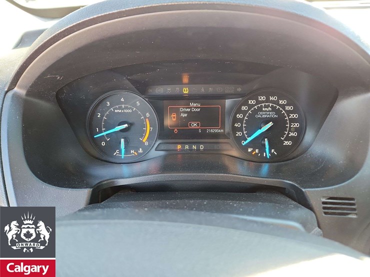 2019-ford-explorer-image-18