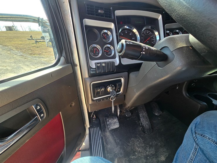 2015-kenworth-t800-image-75