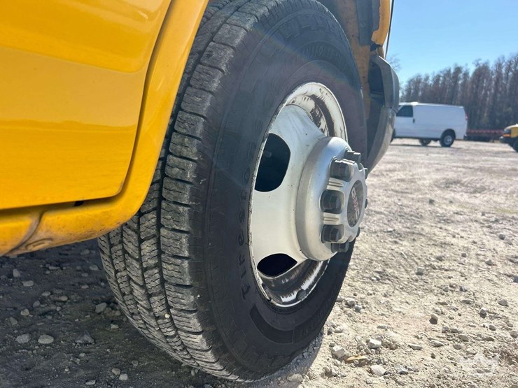 2006-gmc-3500-image-24