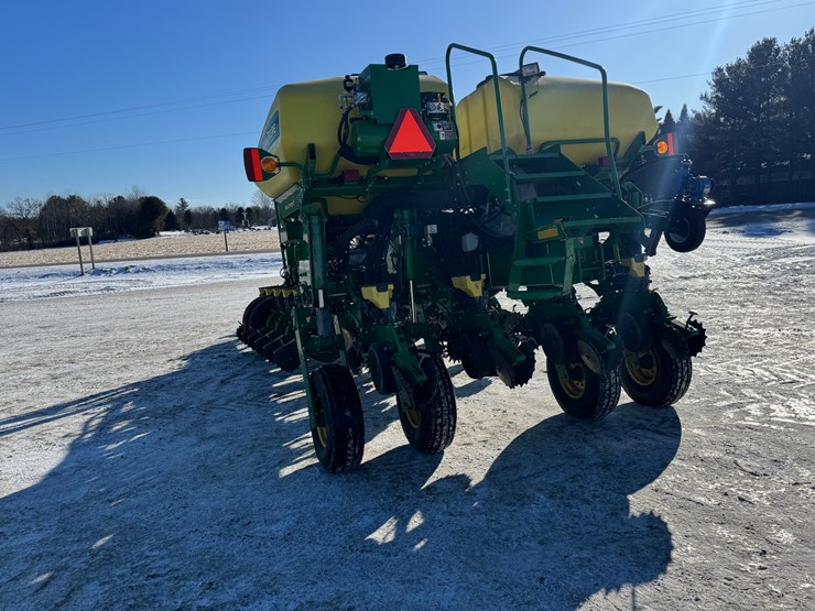 john-deere-1775-image-4